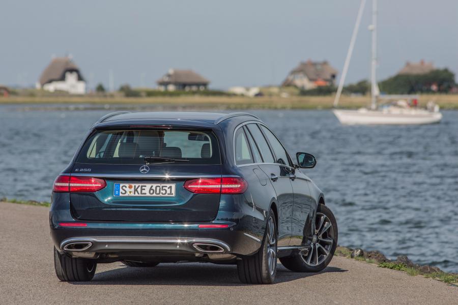  Mercedes-Benz E250 Exclusive Line Estate 2016 года  (фото 10 из 19)